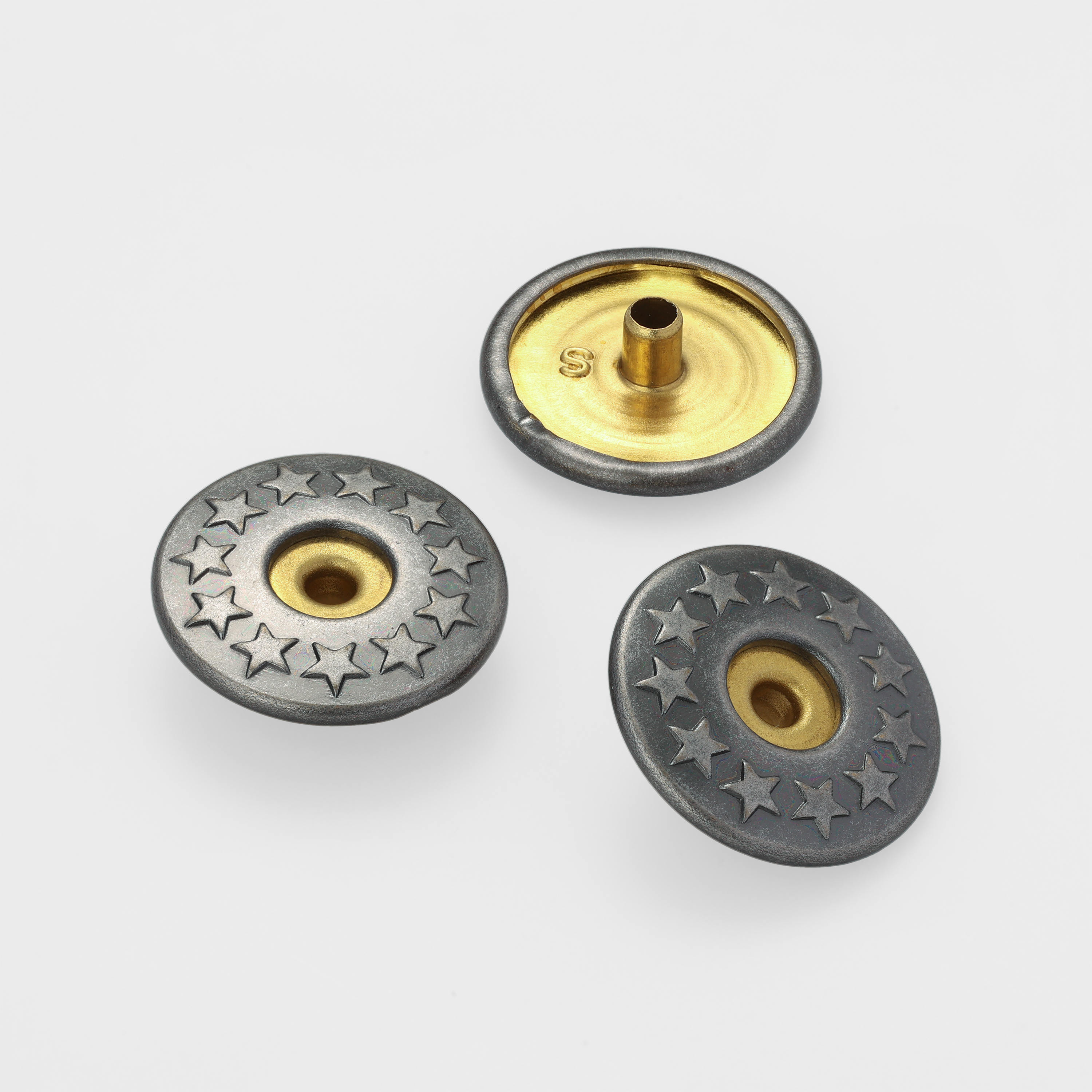 17MM穿孔五角星喼钮面