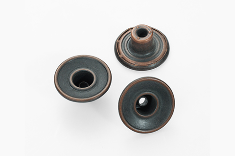 How to Select Suppliers When Purchasing Metal Buttons?