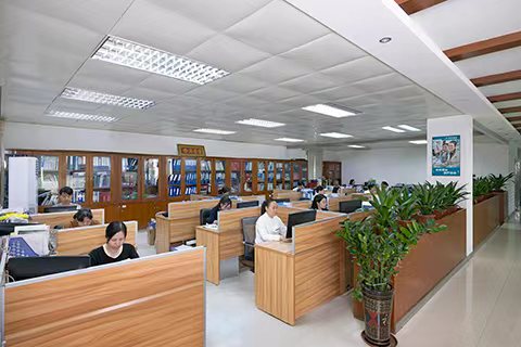 Why Do Global Apparel Brands Choose Chinese Metal Button Suppliers?