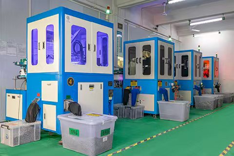 Why Do Global Apparel Brands Choose Chinese Metal Button Suppliers?